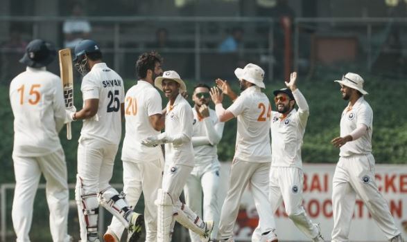 'रणजी ट्रॉफी मैच में जेएंडके ने सितारों से सजी मुंबई को हराया | '